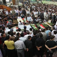 كربلاء :اعتصام لعوائل شهداء النخيب امام مبنى المحافظة للمطالبة بمحاكمة المشتبه بهم داخل كربلاء