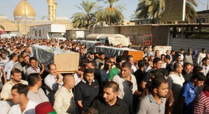 عوائل شهداء النخيب يلتقون برئيس الحكومة نوري المالكي