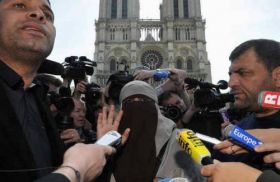 إمرأة منقبة ترشح نفسها لرئاسة فرنسا لأول مرة في التاريخ+صورة