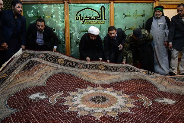 بالصور:السجاد‬ الفاخر يكسوا حرم  العسكريين المطهر