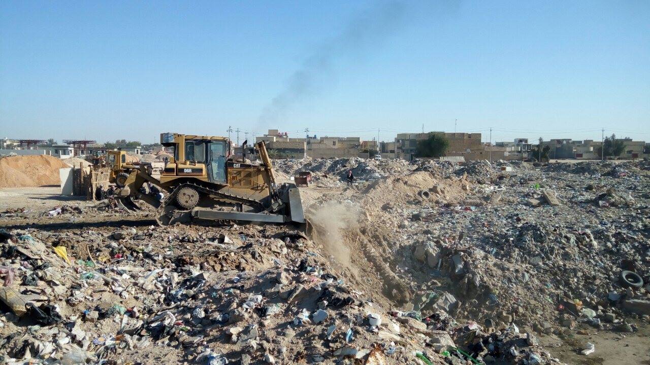 بلدية كربلاء تقوم بحملة كبرى لتنظيف مدخل كربلاء – نجف