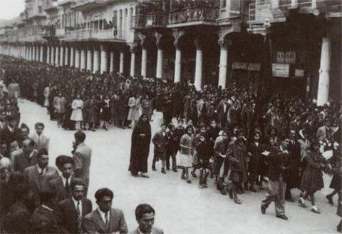 مسيرة تنديد ضد معاهدة بورتسموث في شارع الرشيد في سنة 1948