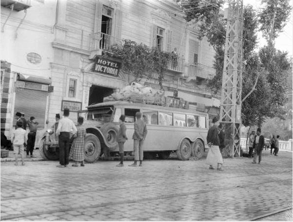 صوره ارشيفية لباص في دمشق  متوجه الى بغداد عام 1937