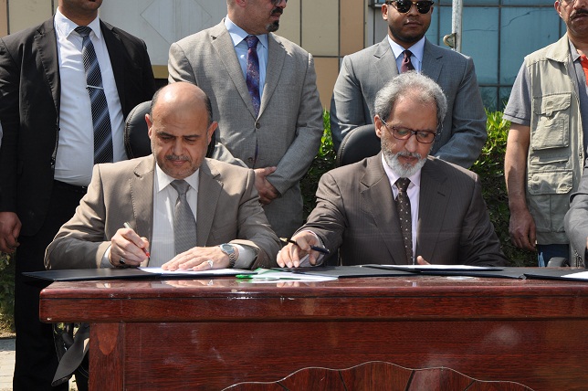 الحكومة المحلية في البصرة تسلم مبنى القنصلية الكويتية تمهيدا لافتتاحها(مصور)