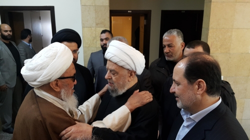 المرجع الفياض ينهي رحلته العلاجية في لندن ويعود إلى العراق