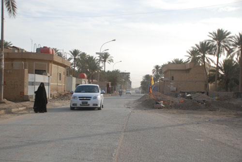 شارع في كربلاء اهمل انجازه (مصور)