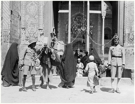 مدخل ضريح الامام علي عليه السلام عام 1933