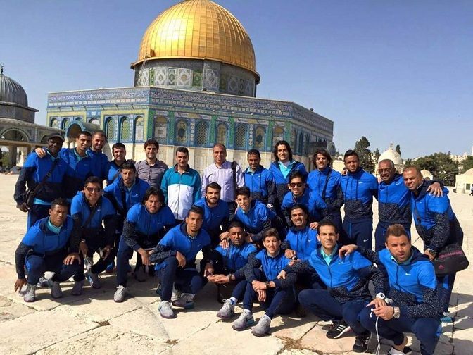 بالصور: نادي الشرطة العراقي يزور المسجد الاقصى وقبة الصخرة في فلسطين رغم المضايقات الاسرائيلية