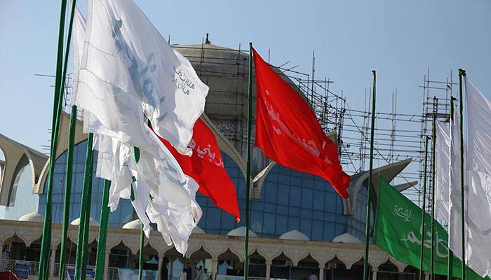 بالفيديو :رفع راية الامام الحسين وأخيه ابي الفضل العباس "عليهما السلام" في باكستان