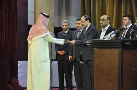 المالكي يوزع منحة الطوارئ على المتضررين من جراء الفيضانات التي اصابت ناحية شيخ سعد في واسط