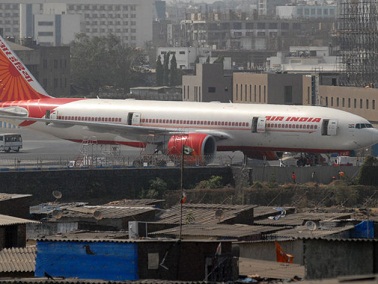 هبوط اضطراري لطائرة لم يعد قائدها من دورة المياه