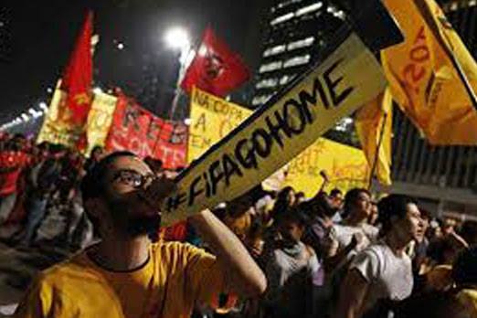 بالصور: البرازيل تحتج ضد كاس العالم