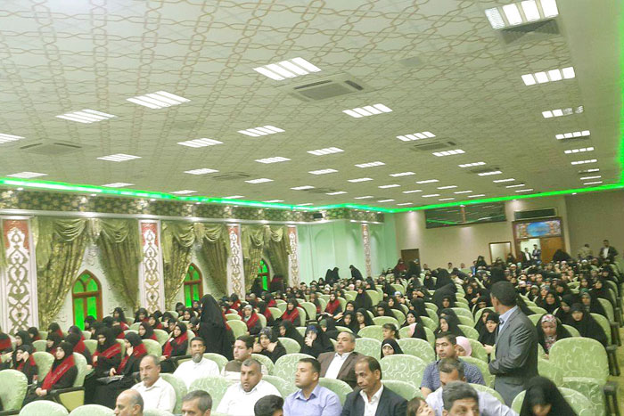 كربلاء :تكريم الطالبات المثال في جامعتي كربلاء والكوفة.