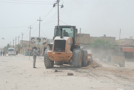 محافظة كربلاء المقدسة بالتنسيق مع مديرية بلدية كربلاء ترفع مايقارب ( 11345 ) طن أنقاض