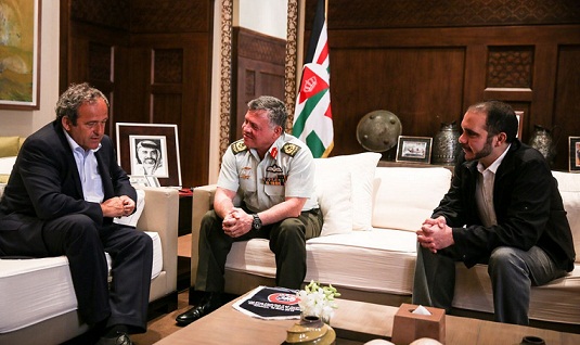 ملك الاردن يستقبل ميشيل بلاتيني الذي زار مخيمات اللاجئين السوريين