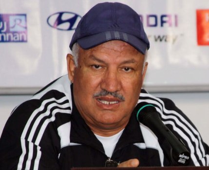 استقالة اكرم سلمان من تدريب المنتخب الوطني وإعفاء الجهاز المساعد