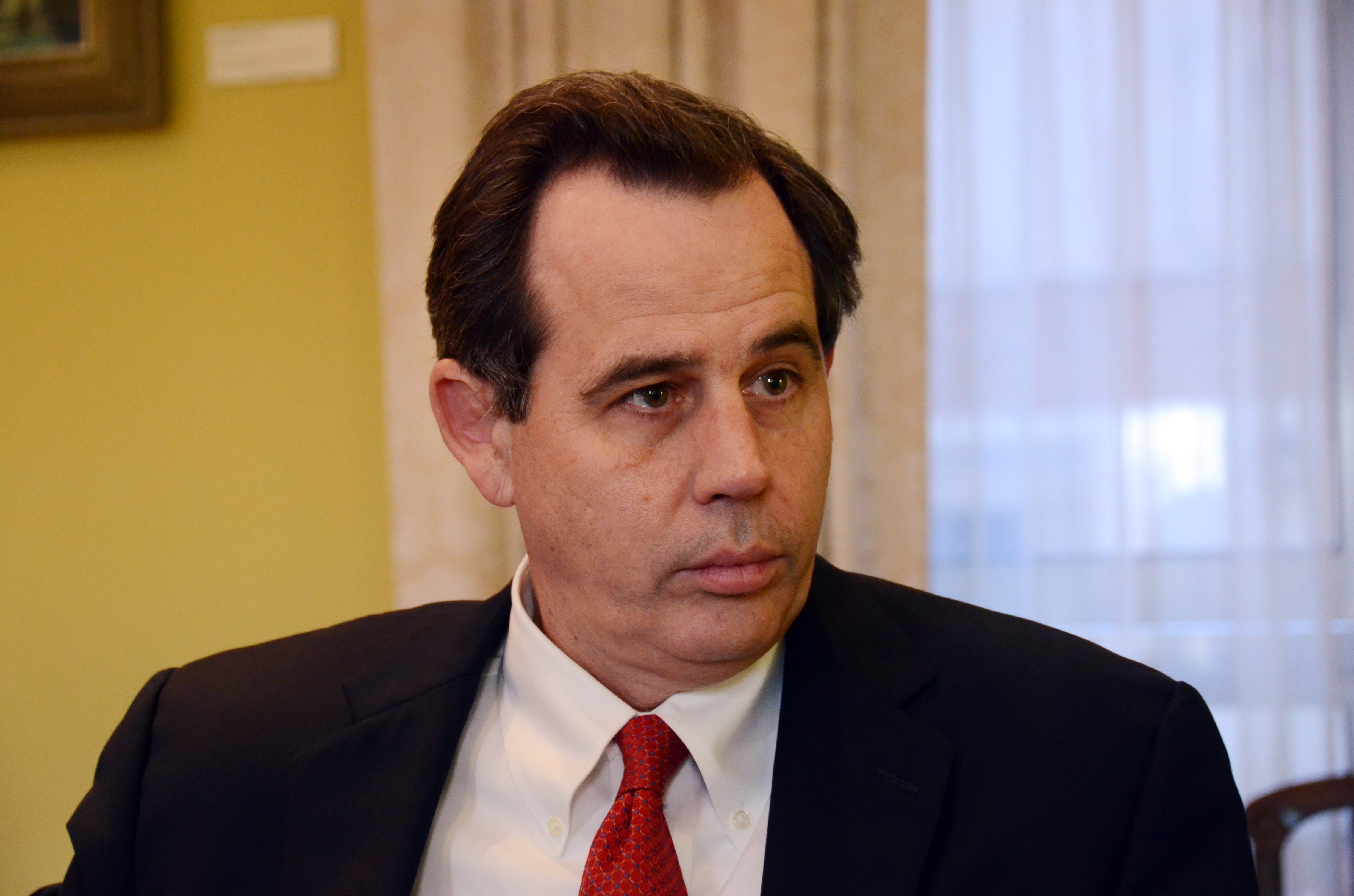 السفير الأميركي: زودنا 12 لواءاً عراقياً بالسلاح والمعدات ولا نريد إنشاء معسكرات جديدة