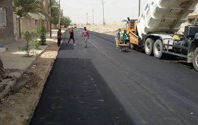 انجاز اعمال تبليط واكساء مقتربات الجسر الكونكريتي السريع في محافظة ذي قار