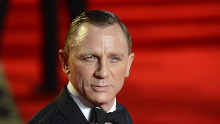 ممثل مصري بديلا لكريغ في دور جيمس بوند!.. من هو؟