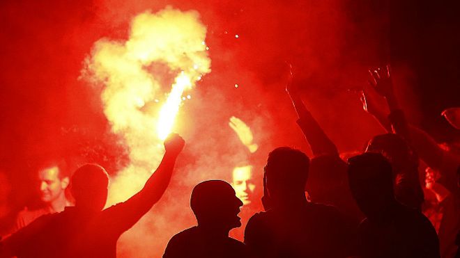 بالصور: إصابات واعتقالات بالعشرات عقب شغب إنجليزي في فرنسا