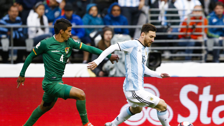 بالفيديو: ميسي يحرج حارس بوليفيا بـ "كوبرى" خيالي