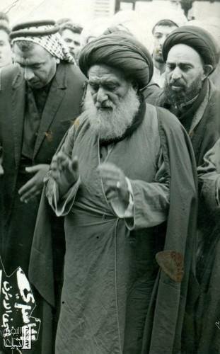 المرجع الخوئي في صورة ارشيفية نادرة