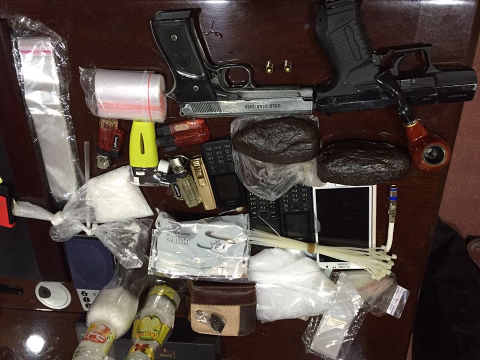 القبض  على عصابتين بتهمة  الإتجار بحبوب  الهلوسة والمواد المخدرة في النجف