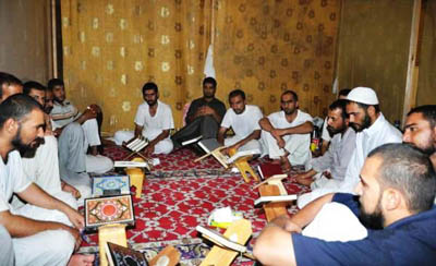 اكثر من 1000 صائم من العراق ودول اسلامية اخرى يحيون شعيرة الاعتكاف في مسجد الكوفة(مصور)