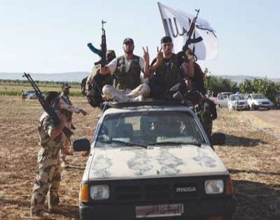 مقاتل ليبي عائد من سوريا يكشف:الجيش الحر يحتجز جثث العرب ويطلب فدية من اهلهم