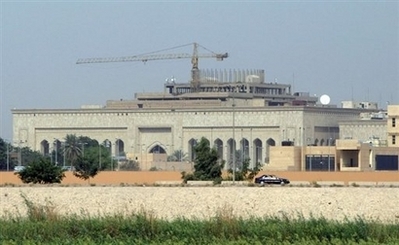 وزير سابق : إياد علاوي منح الامريكان 250 ألف متر مجاني في أغلى أحياء بغداد