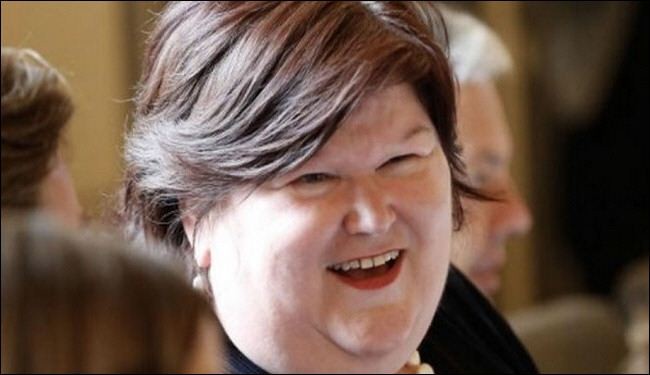 وزيرة بلجيكية تثير ضجة بسبب سمنتها المفرطة