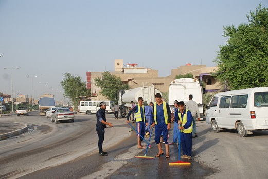 حملات عمل مسائية مشتركة لتنظيف وغسل الشوارع والأرصفة في كربلاء