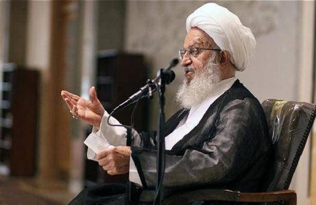 اية الله مکارم الشيرازي يدعو الى محاکمة اثنين من ائمة الوهابيين  في الکويت لإساءتهما الى الامام الحسين (ع)