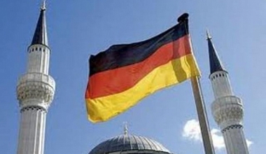 مدينة هامبورغ الألمانية تعترف بأعياد المسلمين وتمنحهم إجازة رسمية