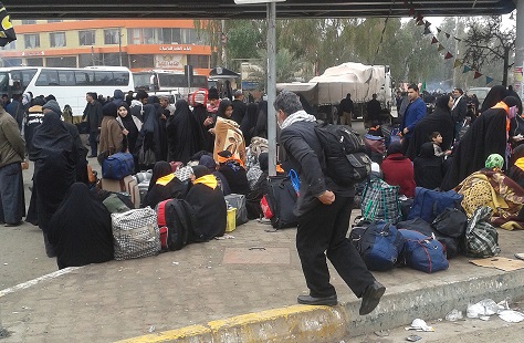 بالصور :ألاف من الزوار الايرانيين يجتمعون لمغادرة كربلاء