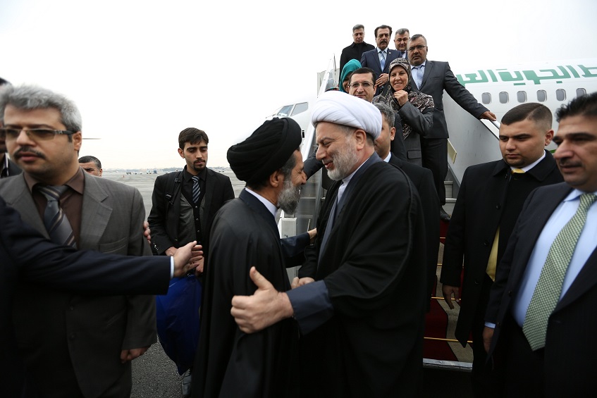 وفد نيابي عراقي يصل طهران ويلتقي اليوم ظريف ولاريجاني(مصور)