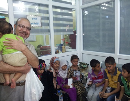 الاخاء في كربلاء توزع مدافئ وسجادات وسلال غذائية على الايتام والمتعففين