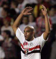 البرازيل تضم ادريانو استعدادا لجولة وتصفيات كأس العالم