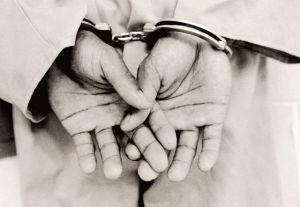 اعتقال ثلاث موظفين في دائرة صحة كربلاء لتورطهم بأعمال إرهابية في المحافظة