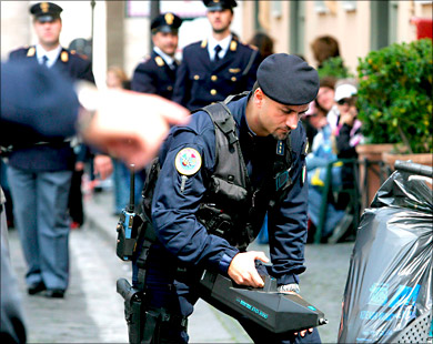 انفجارات بمكاتب حكومية بإيطاليا