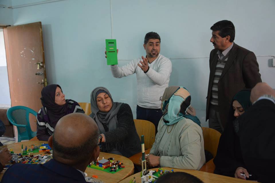تربية محافظة بابل ومنظمة اليونسيف تدرب معلمي التربية الفنية على الليغو (مصور)