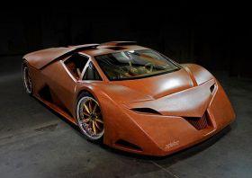 سيارة رياضية بحلّة خشبية