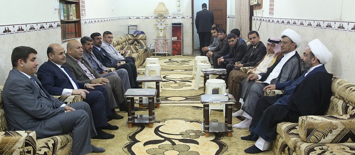 محافظ البصرة يلتقي بالشيخ محمد فلك وكيل المرجعية الدينية بمنزله