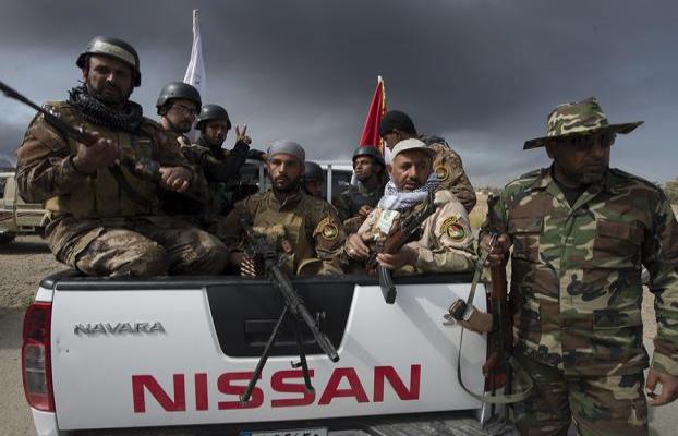 مقاتلو فرقة العباس(عليه السلام)  يقتلون قناصين للدواعش محصنين قرب مصفى بيجي