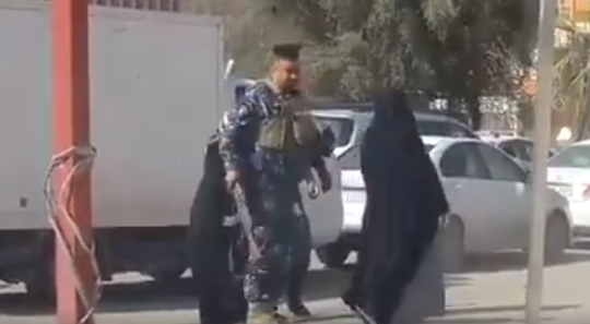 بالفيديو: القاء القبض على شرطي اعتدى على إمرأه في بغداد