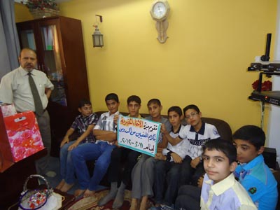 مؤسسة الاخاء الخيرية تكرم الطلبة المعفيين من الامتحانات النهائية من العوائل المتعففة في كربلاء