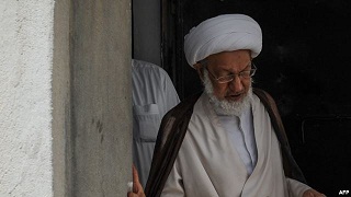 اقتحام منزل اية الله عيسى قاسم قرب المنامة والمعارضة تحمل الحكومة المسؤولية