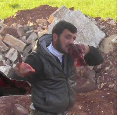 مليشيا الحر تآكل أحشاء جندي من الجيش السوري على طريقة زوج أبي سفيان مع حمزة عم النبي +صورة