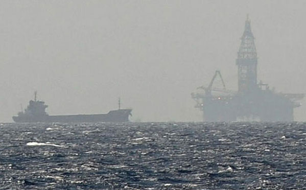 الصينيون يدفنون موتاهم في البحر بعد أن ضاقت بهم الأرض