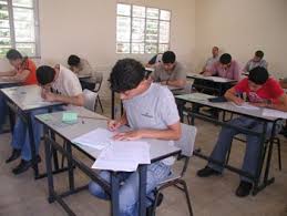 كربلاء: ثلاث مائة الف طالب بينهم عشرة الاف نازح من المحافظات الساخنة يؤدون الامتحانات النهائية